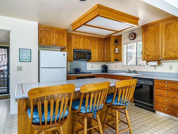 3rd image of 26471 Inyo Dr