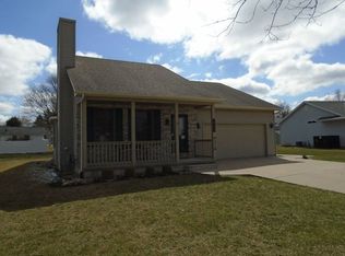 1115 Pickwick Dr, Rochelle, IL 61068