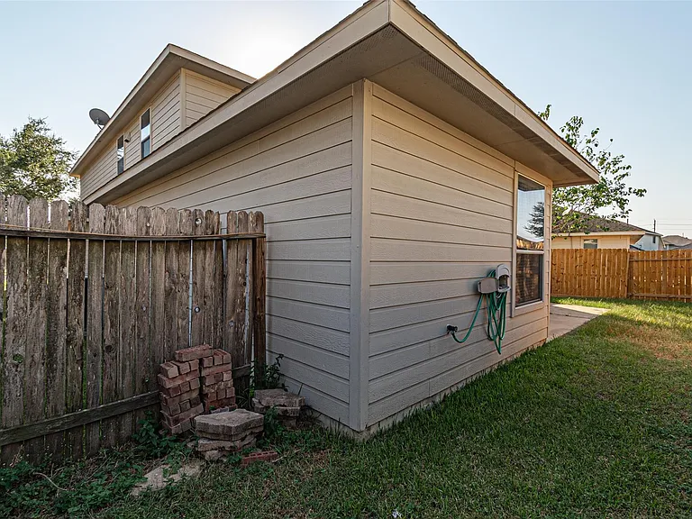 7431 Riven Oaks Ct — Photo 49