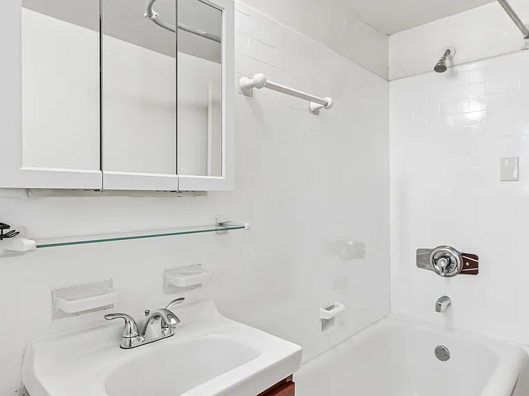 124 Argyle Rd #C6 — Photo 3