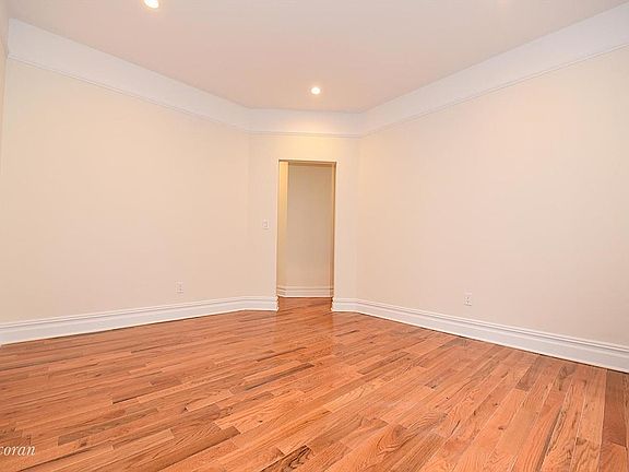5th image of 2205 37th St APT 2E