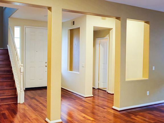 2nd image of 1537 Crescent Pl