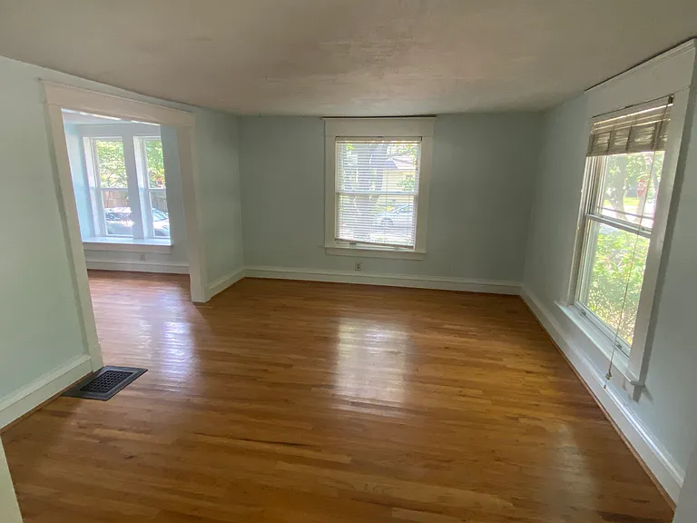 5945 Charlotte St — Photo 5