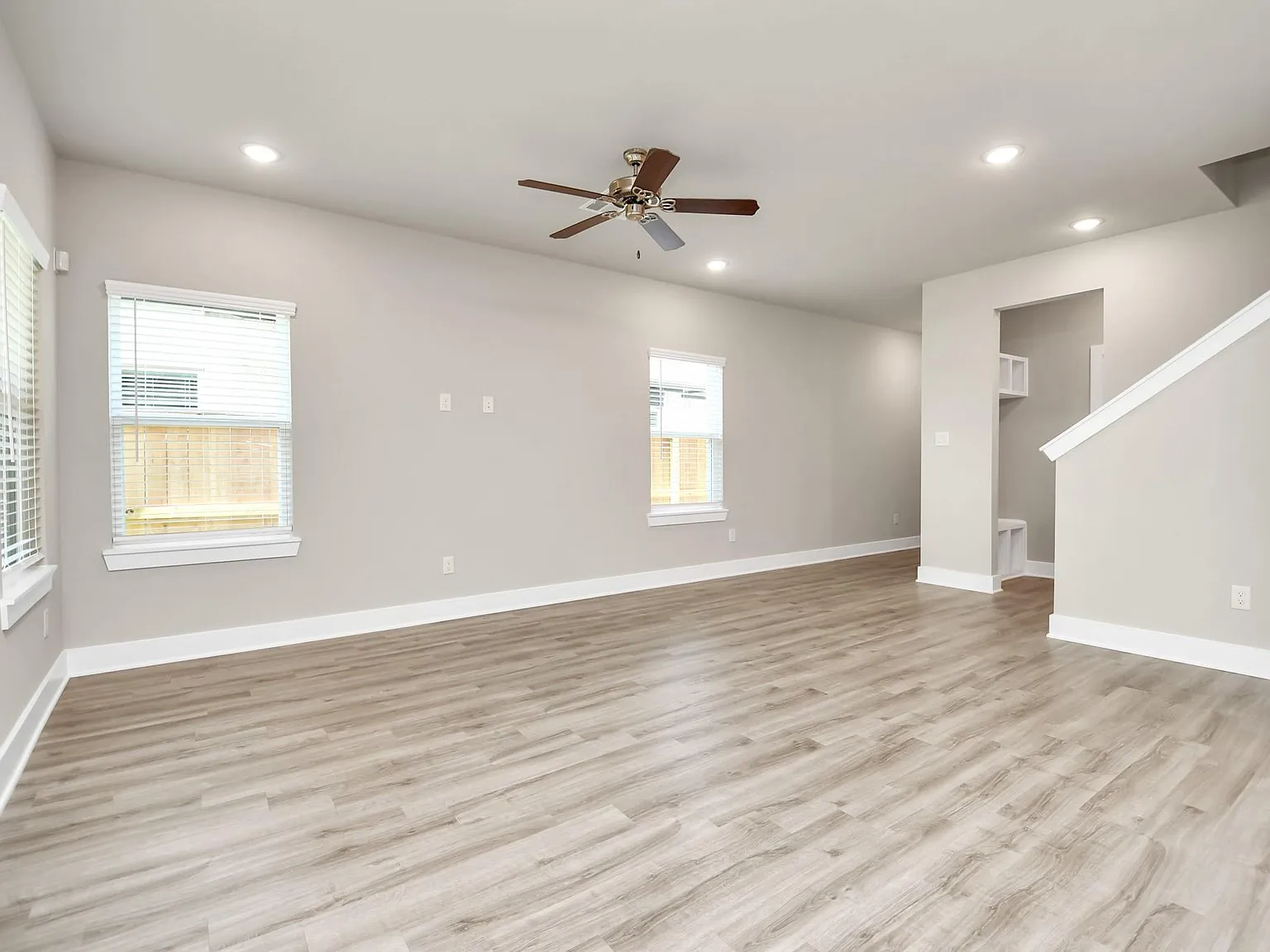 5 bed, 3.5 bath, 2176 sqft, $2,899 — Photo 4