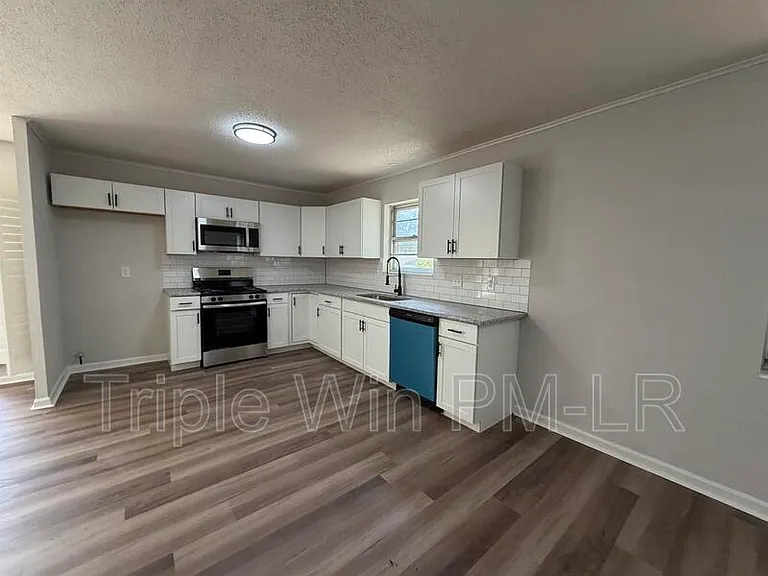 33 Single Oaks Dr — Photo 9