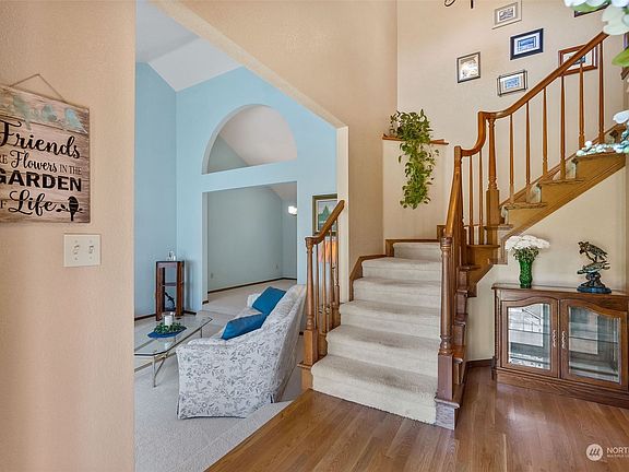 4th image of 2309 Buckingham Drive SE