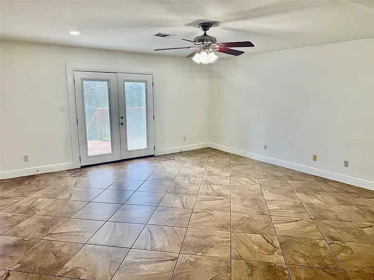 11210 Kingsgate Dr — Photo 5