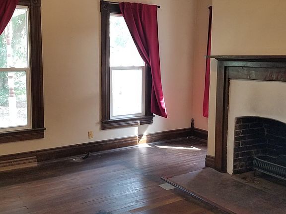 4th image of 304 Columbia St