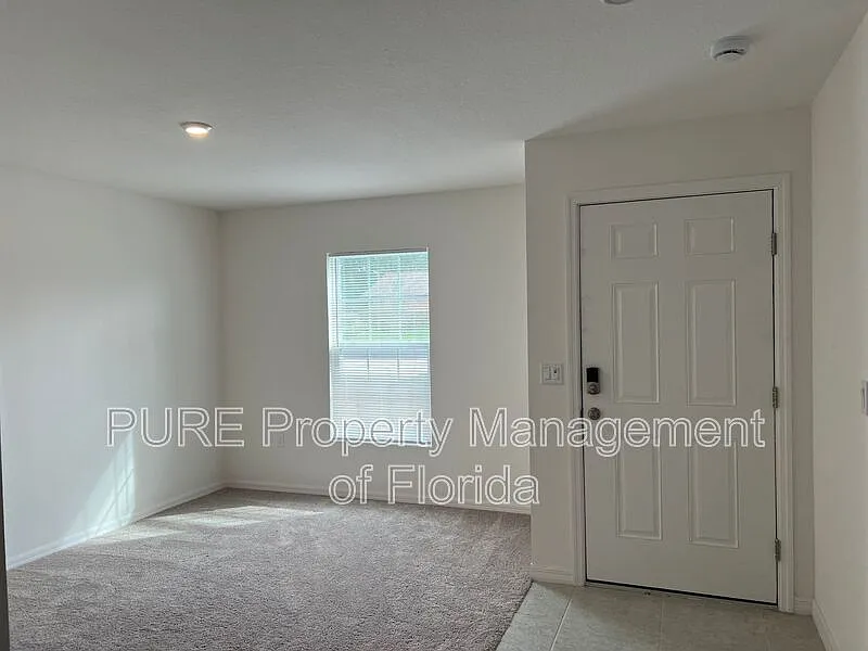 4 bed, 2.0 bath, 2052 sqft, $1,799 — Photo 2