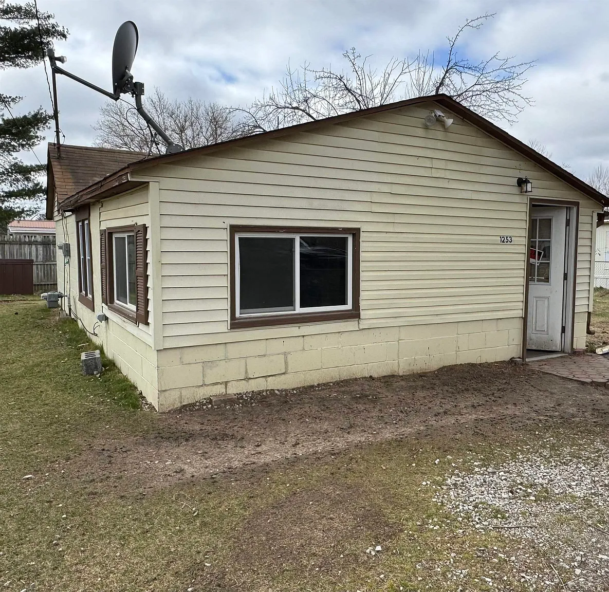 1253 Denton Creek Rd photo 1