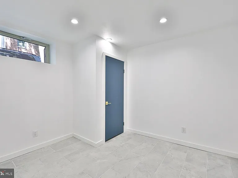 725 S 6th St — Photo 32