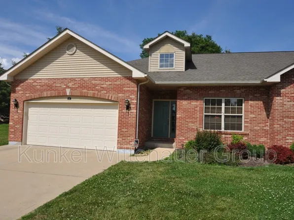 88 Oak Pointe Cir, Belleville, IL 62223