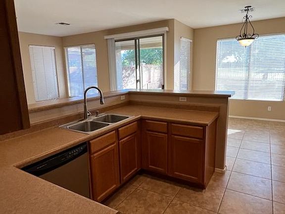 3rd image of 3581 E Meadowview Dr