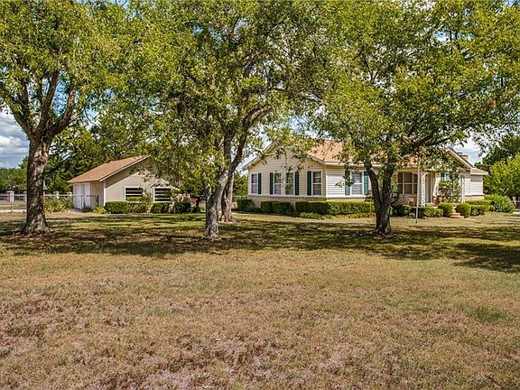 3rd image of 555 Windy Ln