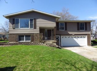 212 Hickory St, Oswego, IL 60543