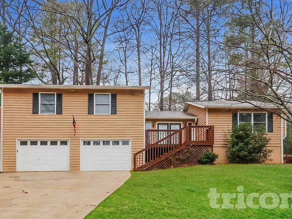 546 Candlewick Ln NW