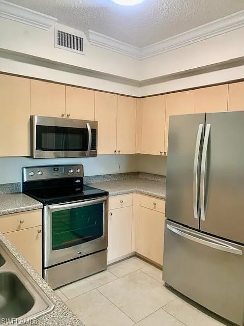 2 bed, 2.0 bath, 1059 sqft, $1,800 — Photo 2