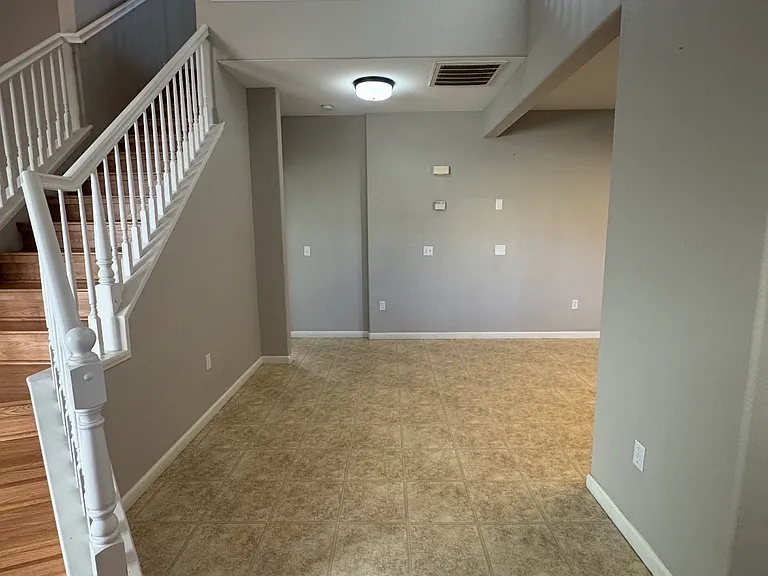 1318 Robinson Ln — Photo 4