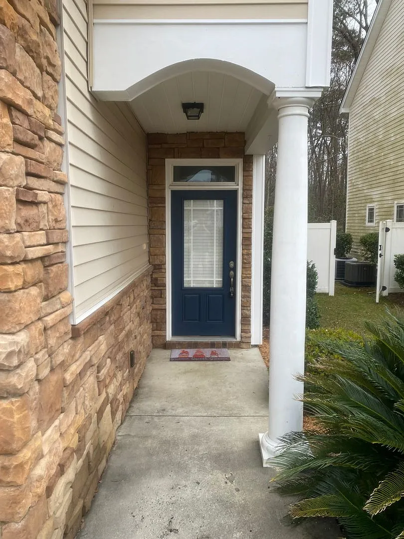 Building Photo - 240 Summer Hill Way