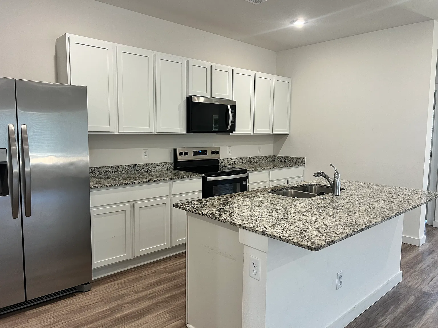 3 bed, 1587 sqft, $1,725 — Photo 2