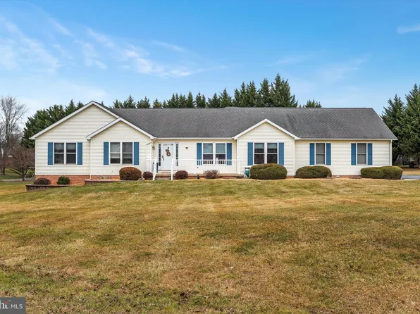 160 Pleasant Valley Dr, Charles Town, WV 25414