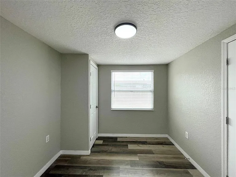 11241 Yewtree Ave — Photo 27