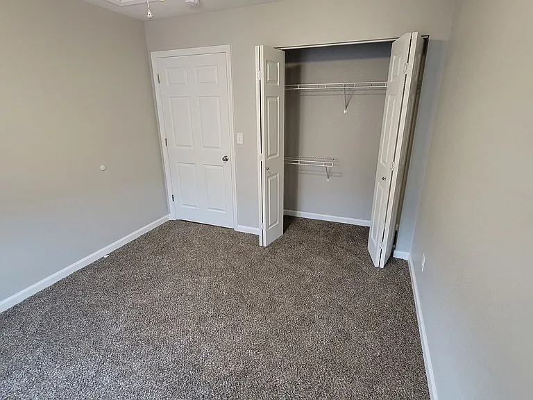 Creekside Apartments — Photo 51