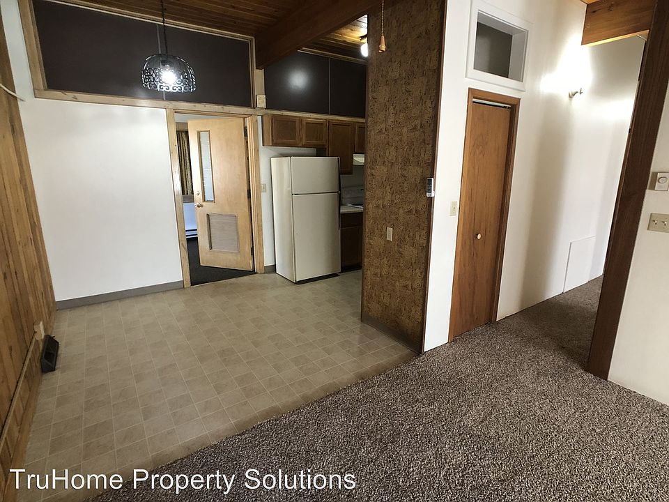 1st image of 224 Halsey St APT 2
