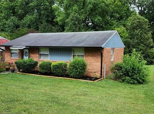 2525 Ponderosa Dr, Greensboro, NC 27406