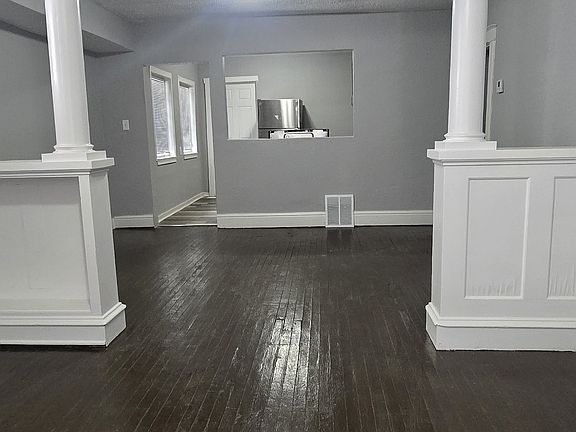2nd image of 2426 Cypress Ave