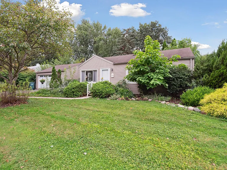 9065 Elmhurst Ave — Photo 26