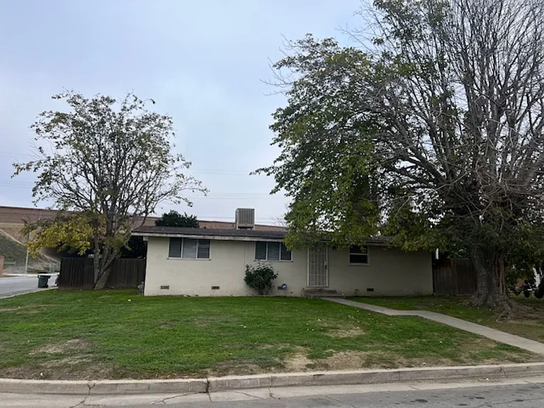 22 Candy St — Photo 1