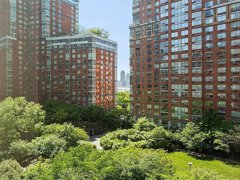 210 Warren St #10L — Photo 21