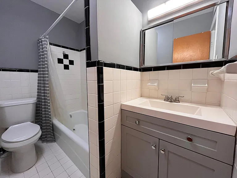 4220 Deleon St — Photo 4