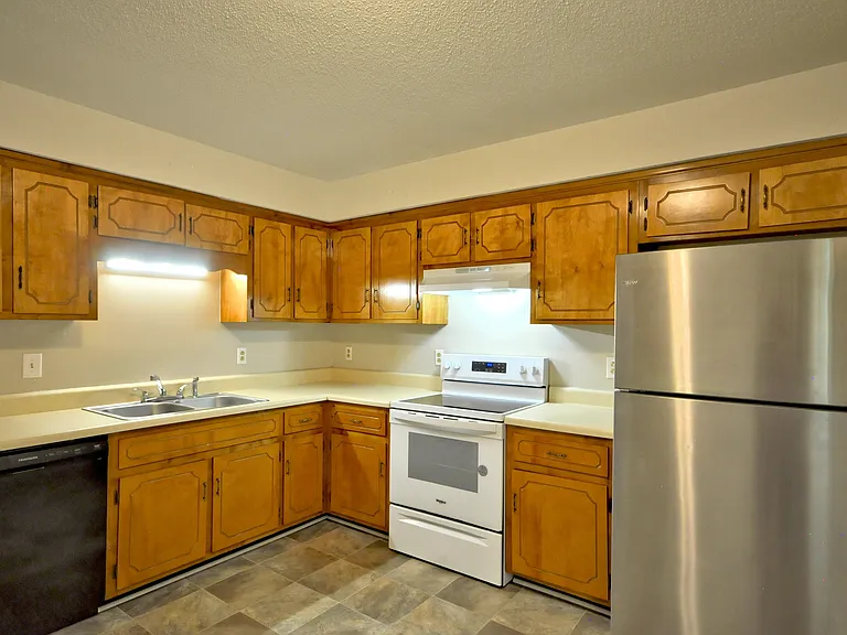 460 Martha Ln #C — Photo 7