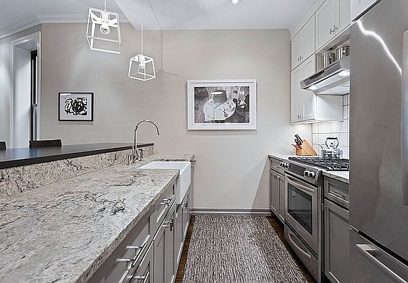 5th image of 393 4th St APT 1