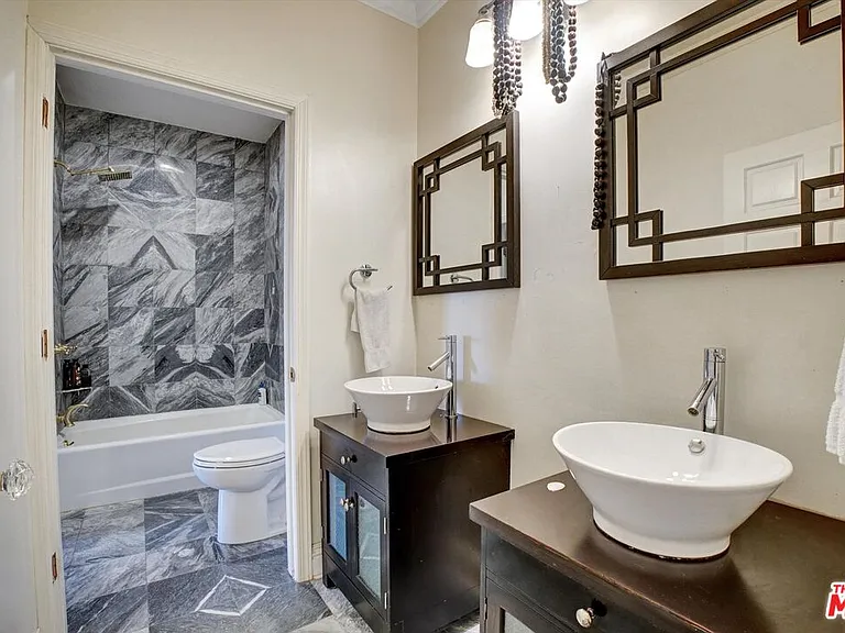 5805 Foxview Dr — Photo 24