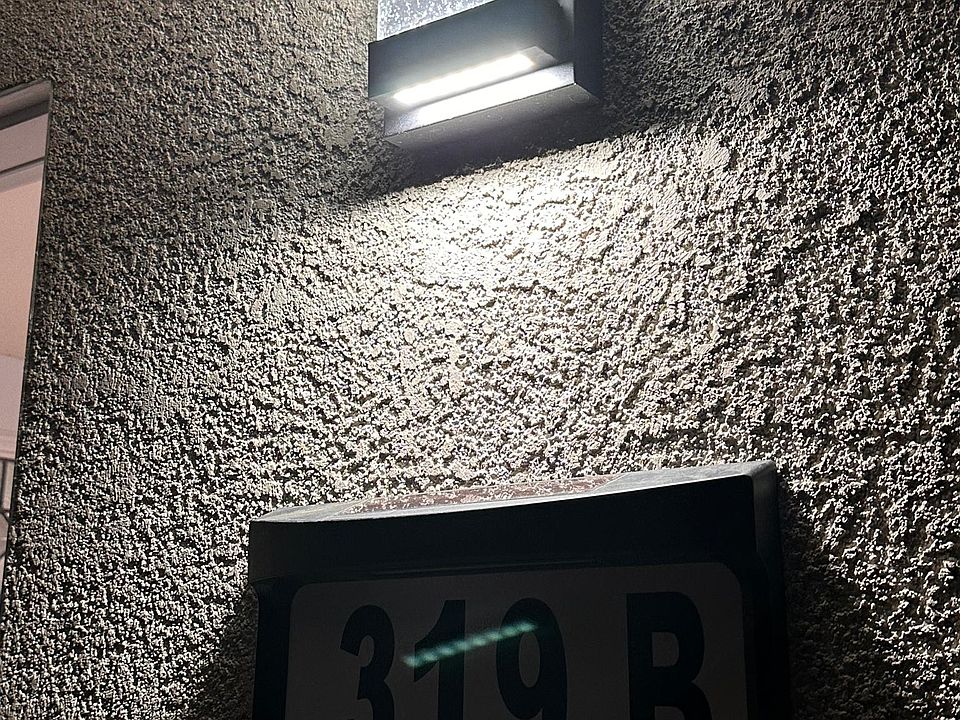 FRONT ENTRY LIGHTING MODERN