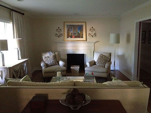 Living Room - Gas Fireplace