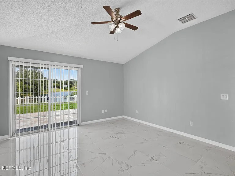 490 Hillside Dr — Photo 12