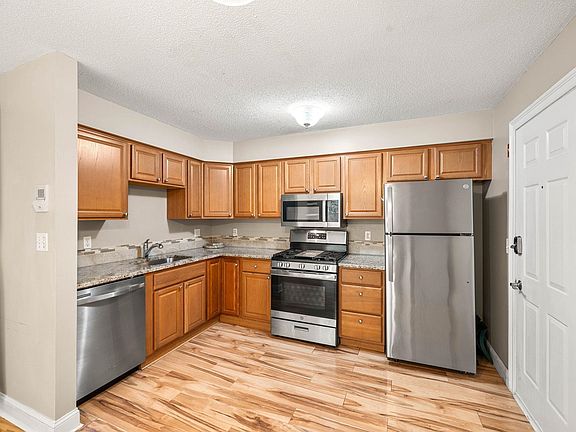 5th image of 50 Brookside Drive #J7