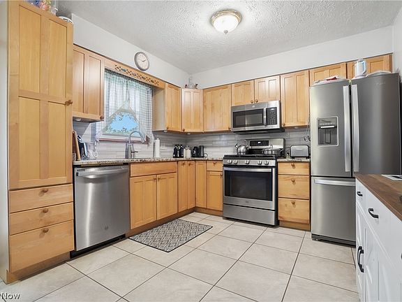 3rd image of 3955 Dunbar St