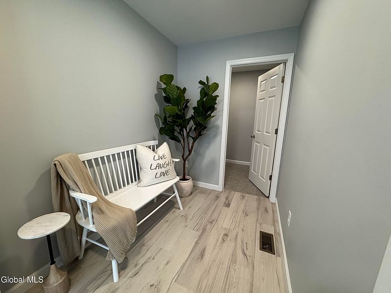 5th image of 15 Leo Street