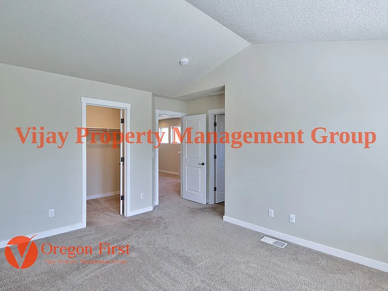 410 SW Basilone Ter — Photo 16