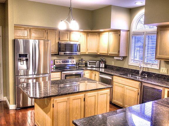 3rd image of 4838 Chatelaine Dr