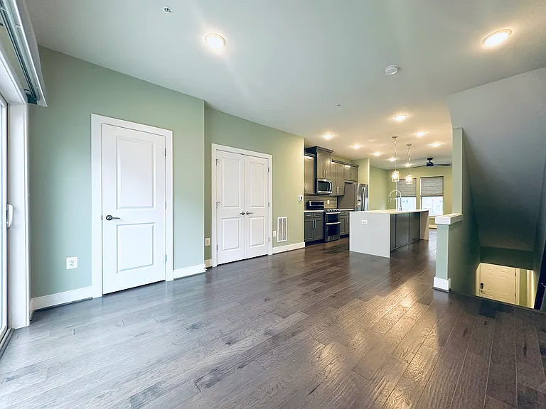 1009 Rockwell Ave — Photo 12