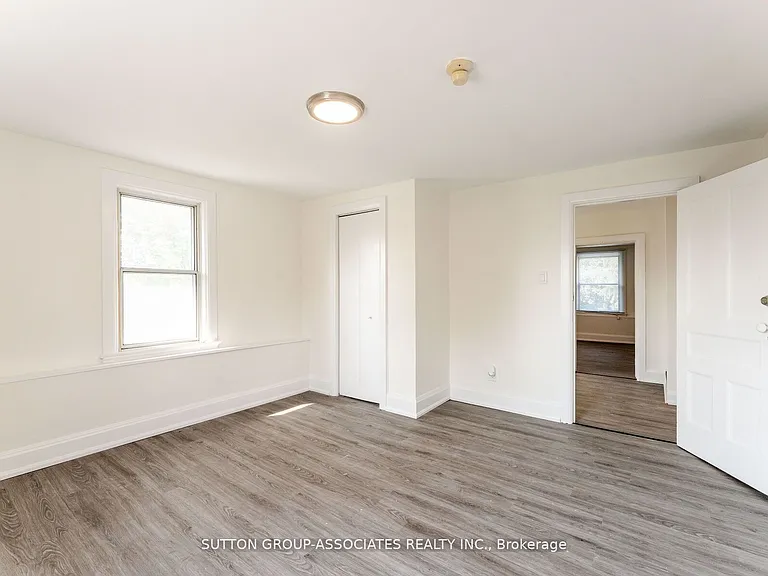 1610 Dundas St W #2 — Photo 13