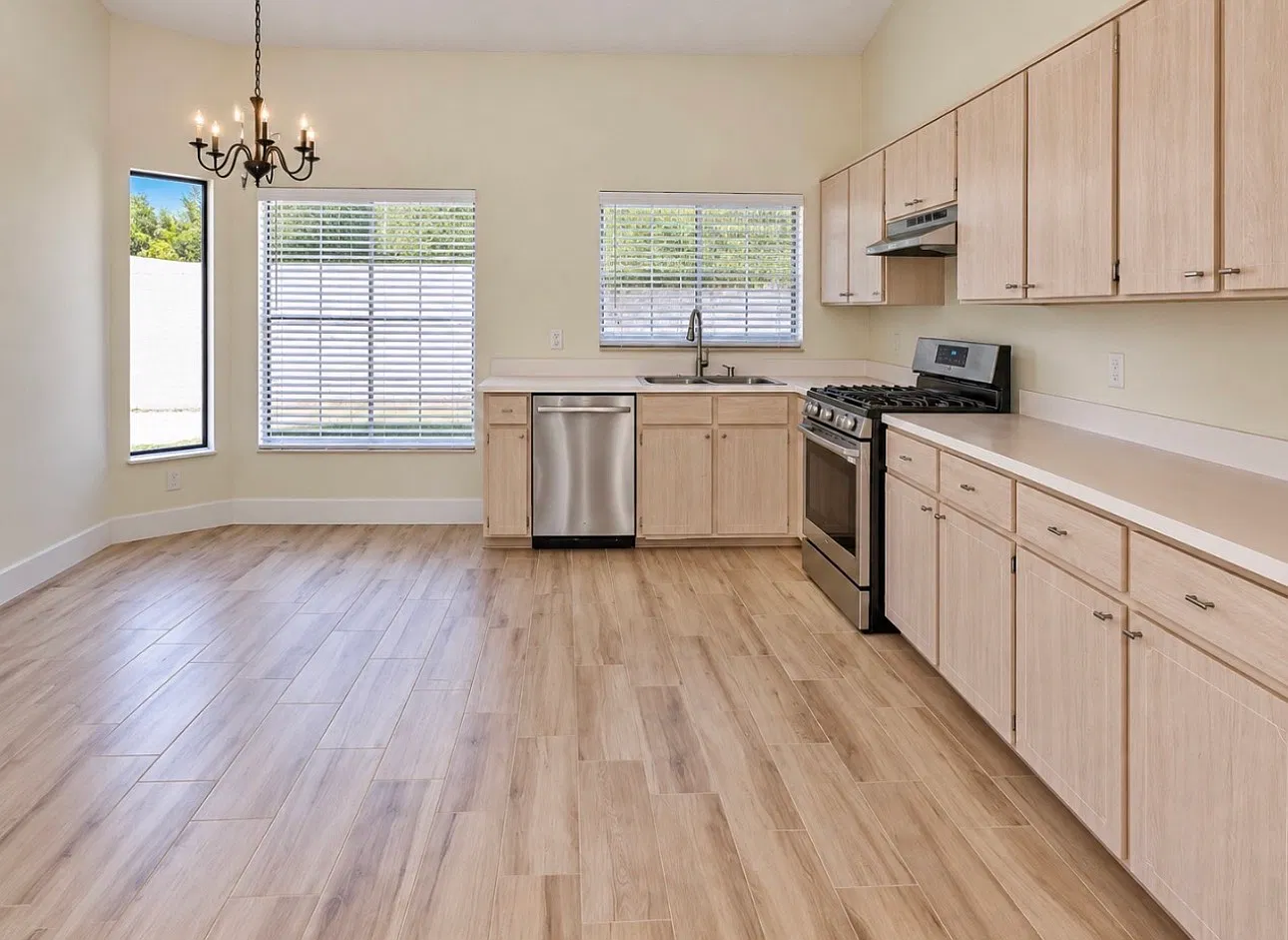 3 bed, 1456 sqft, $2,300 — Photo 4