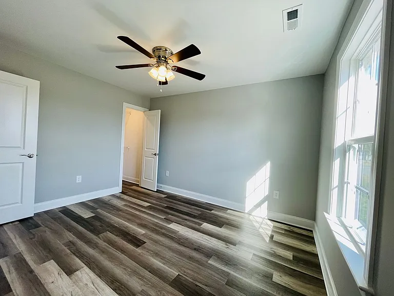 619 12th Ave — Photo 20