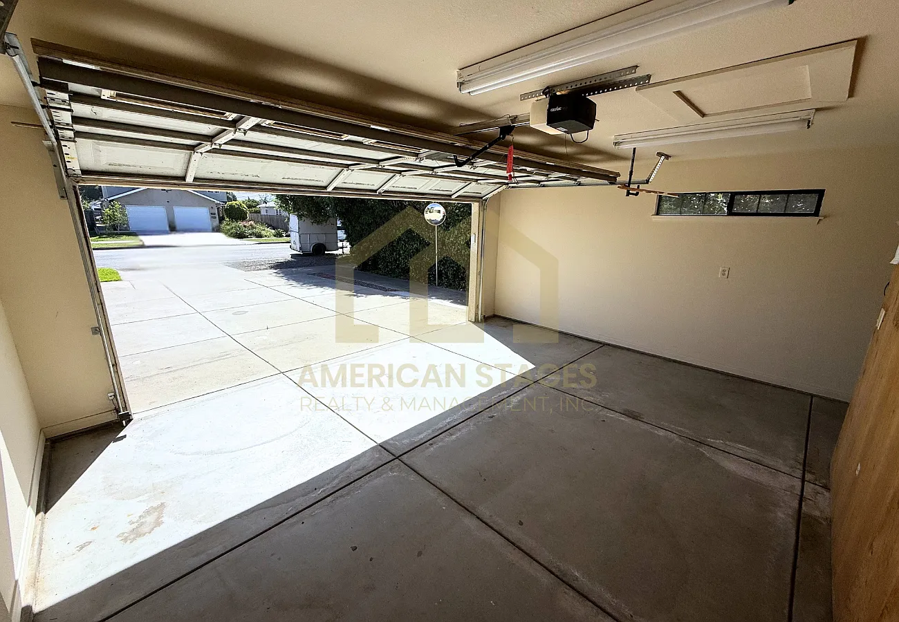 121 North N Street - Garage — Photo 1
